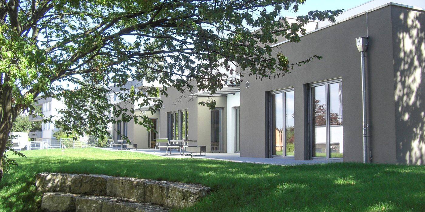 Passivhaus-Kindergarten Maria Hilf, Gartenseite mit Terrasse